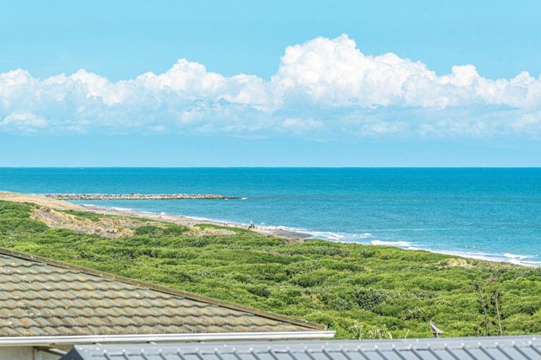 Photo of property in 2 Kapiti Terrace, Castlecliff, Whanganui, 4501