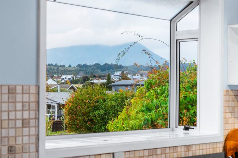 Photo of property in 67 Richmond Avenue, Richmond Heights, Taupo, 3330