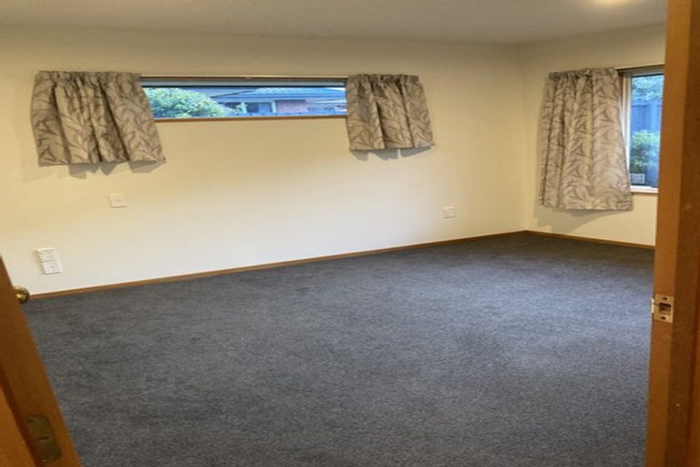 Photo of property in 19 Orlando Crescent, Waimairi Beach, Christchurch, 8083
