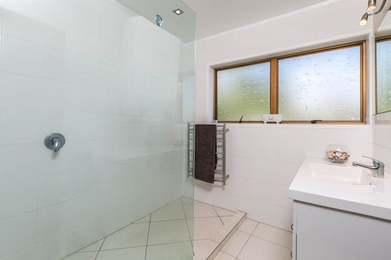 Photo of property in 13 Matuhi Rise, Henderson, Auckland, 0612