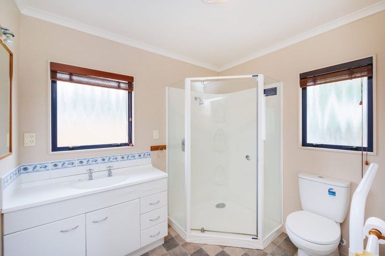 Photo of property in 27 Parnell Heights Drive, Kelvin Grove, Palmerston North, 4414