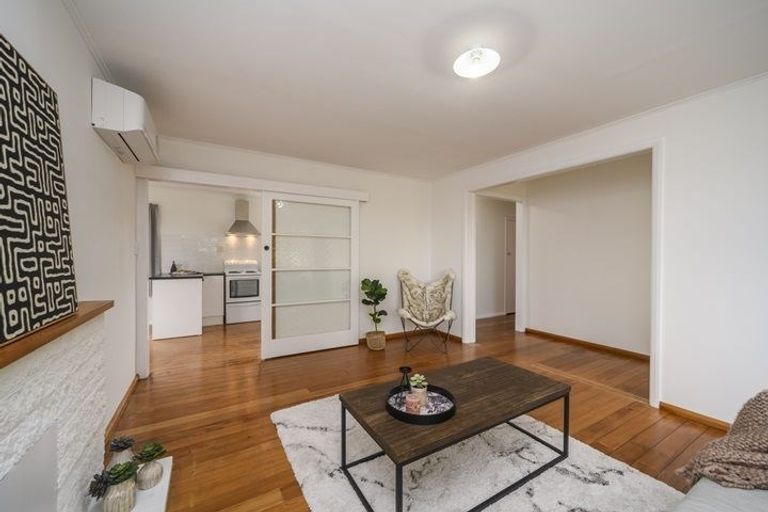 Photo of property in 649 Featherston Street, Roslyn, Palmerston North, 4414