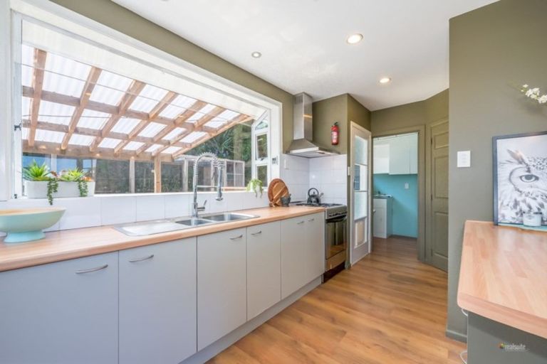 Photo of property in 9 Laburnum Grove, Maungaraki, Lower Hutt, 5010