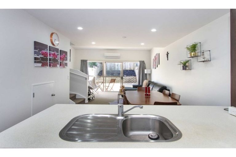 Photo of property in 3/206 Manuka Road, Bayview, Auckland, 0629