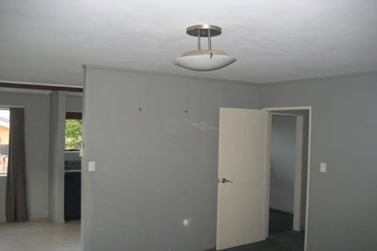 Photo of property in 3 Thalia Place, Totara Vale, Auckland, 0629