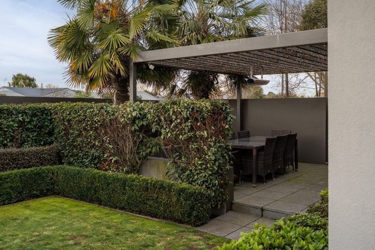 Photo of property in 26 Grahams Road, Ilam, Christchurch, 8041