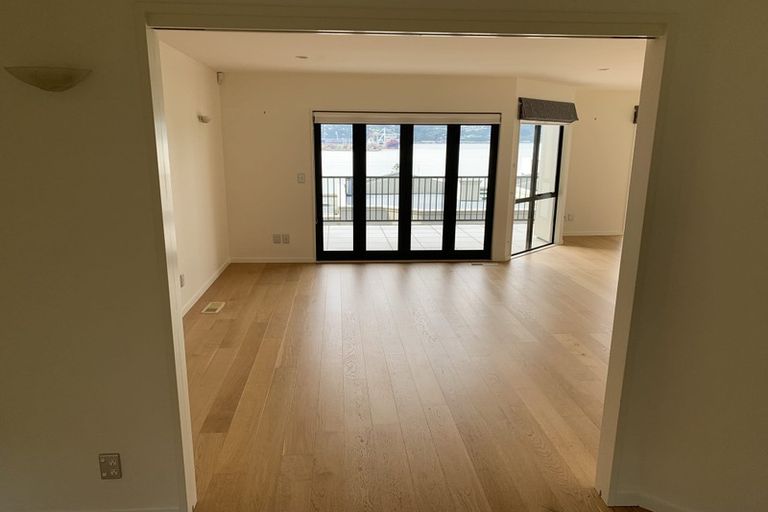 Photo of property in 10/22 Oriental Terrace, Oriental Bay, Wellington, 6011