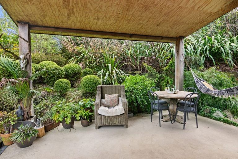 Photo of property in 2 Laly Haddon Place, Matakana, 0985
