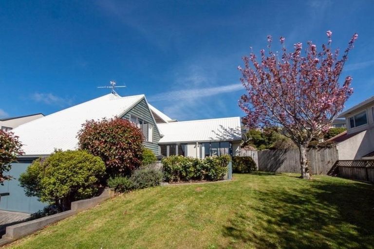 Photo of property in 146 Westchester Drive, Churton Park, Wellington, 6037