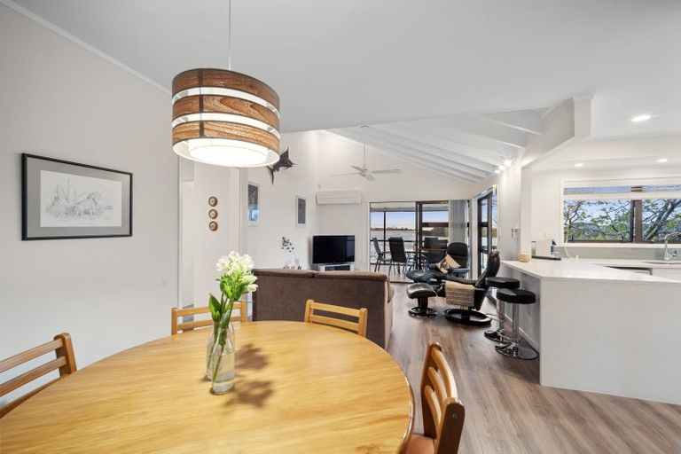 Photo of property in 21 St Annes Crescent, Wattle Downs, Auckland, 2103