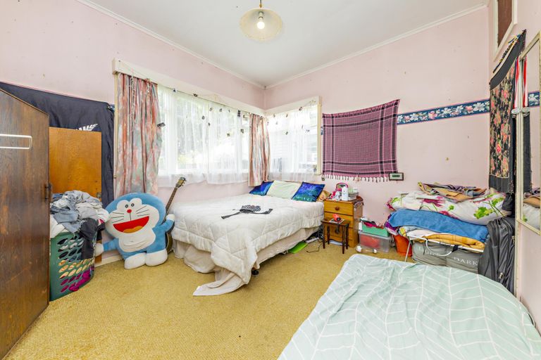 Photo of property in 39 Russell Road, Manurewa, Auckland, 2102