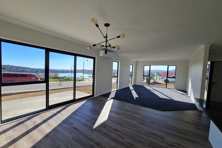 Photo of property in Queen Charlotte Drive, Aotea, Porirua, 5024