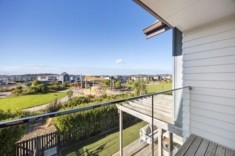 Photo of property in 21 Irving Place, Hobsonville, Auckland, 0616