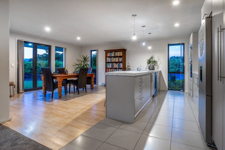Photo of property in 1 Simpson Crescent, Raumati Beach, Paraparaumu, 5032