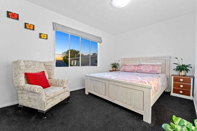 Photo of property in 5 Sispara Place, Beach Haven, Auckland, 0626