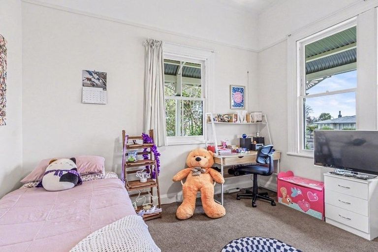 Photo of property in 12 Hunia Street, Marton, 4710