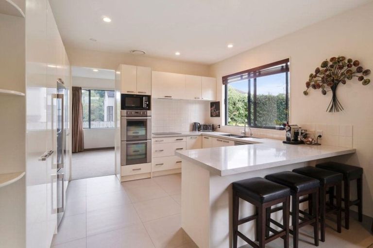 Photo of property in 19 Rosetti Rise, West Harbour, Auckland, 0618