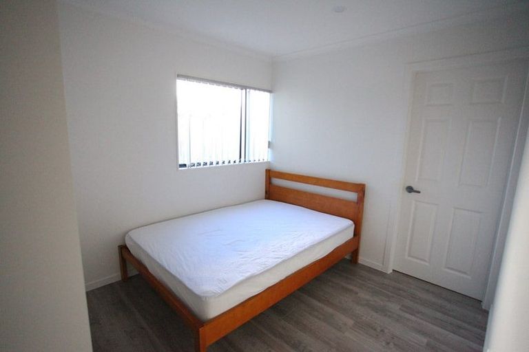 Photo of property in 1/198 Archers Road, Glenfield, Auckland, 0629