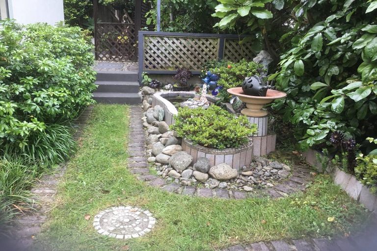 Photo of property in 6 Gresford Place, Churton Park, Wellington, 6037