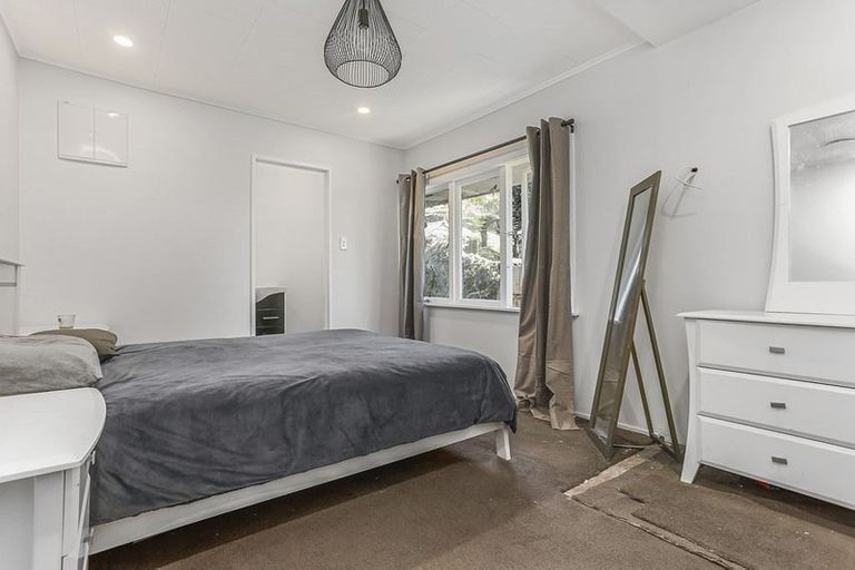 Photo of property in 32 Kashmir Road, Glen Eden, Auckland, 0602