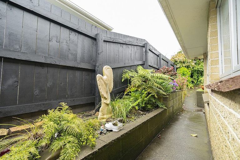 Photo of property in 18 Anthony Grove, Paraparaumu Beach, Paraparaumu, 5032