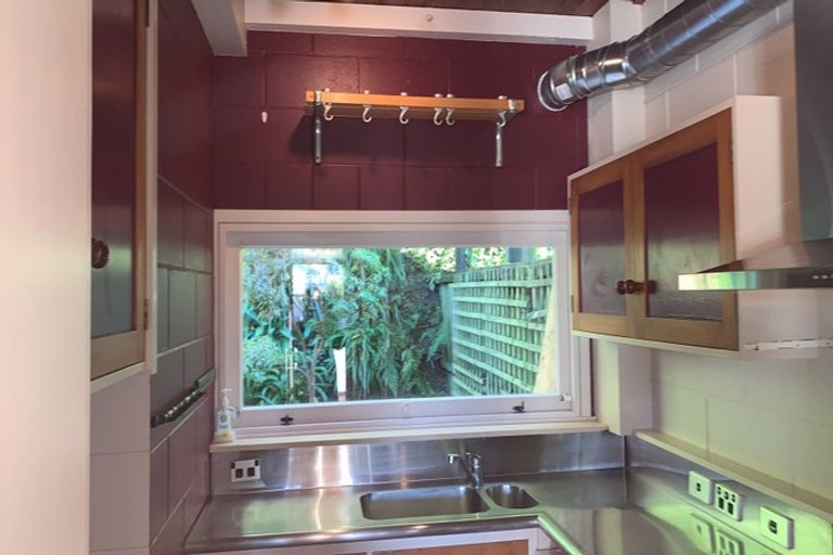 Photo of property in 17/10 Pitarua Street, Thorndon, Wellington, 6011