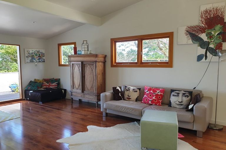 Photo of property in 674 South Titirangi Road, Titirangi, Auckland, 0604