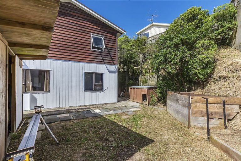 Photo of property in 16b Fernhaven Grove, Newlands, Wellington, 6037