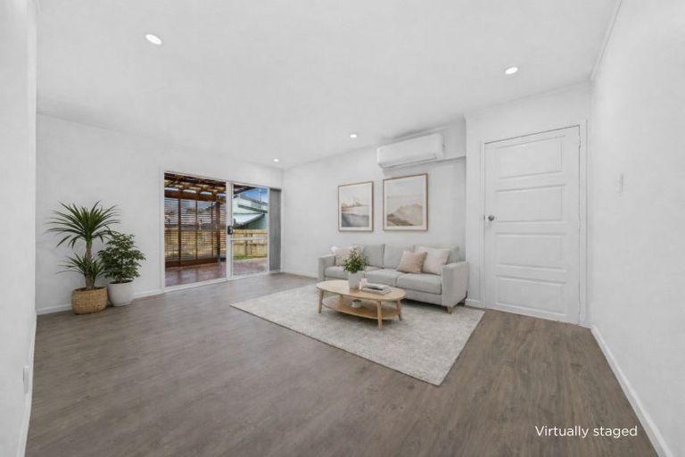 Photo of property in 2/29 Kindergarten Drive, Conifer Grove, Takanini, 2112