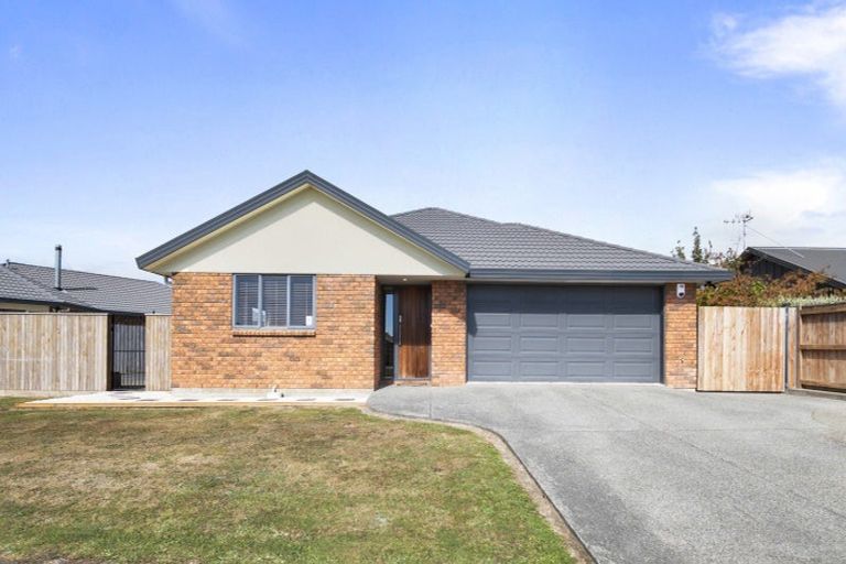 Photo of property in 42 Peter Hall Drive, Kelvin Grove, Palmerston North, 4414