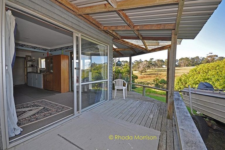 Photo of property in 32 Sandy Beach Road, Tinopai, 0593