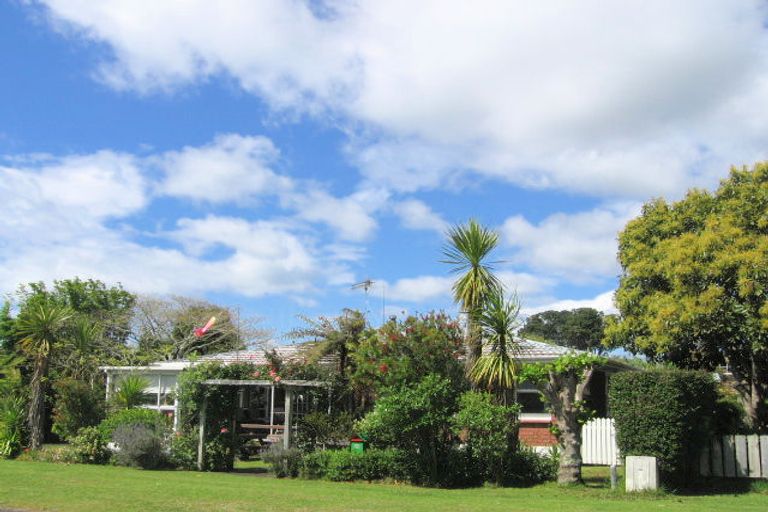 Photo of property in 43 Ocean View Road, Waihi Beach, 3611