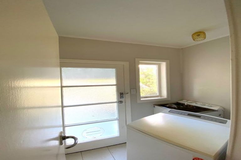 Photo of property in 18 Yeovil Road, Te Atatu Peninsula, Auckland, 0610