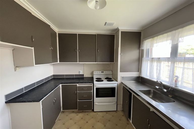 Photo of property in 1/116 Te Atatu Road, Te Atatu South, Auckland, 0610