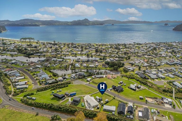 Photo of property in 1 Tinirau Place, Cooks Beach, 3591
