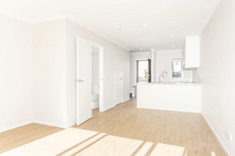 Photo of property in 2/125b Metcalfe Road, Ranui, Auckland, 0612