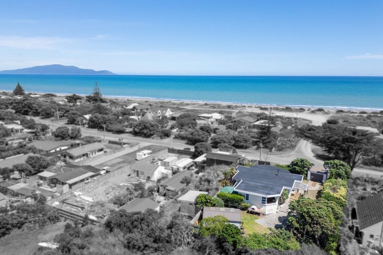 Photo of property in 28 Rodney Avenue, Te Horo Beach, Otaki, 5581