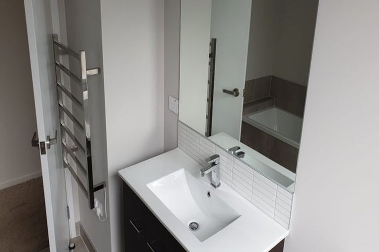 Photo of property in 25 Pukewhero Rise, Westgate, Auckland, 0614