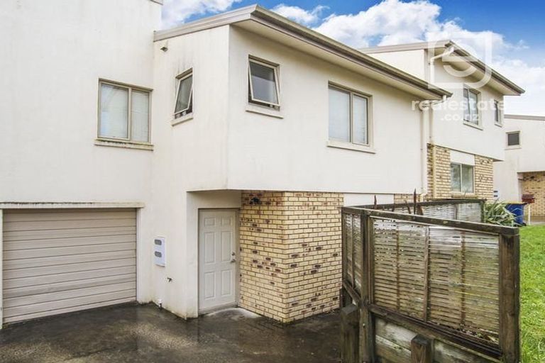 Photo of property in 6 Gina Avenue, Ranui, Auckland, 0612