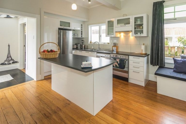 Photo of property in 800 Victoria Street, Parkvale, Hastings, 4122