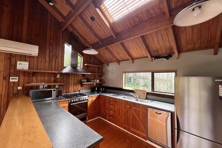 Photo of property in 11 Richmond Hill, Glenside, Wellington, 6037