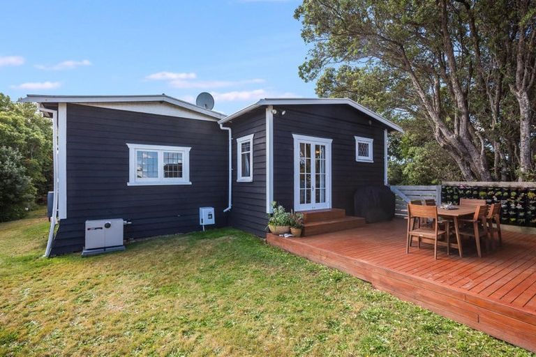 Photo of property in 62 Main Road, Titahi Bay, Porirua, 5022