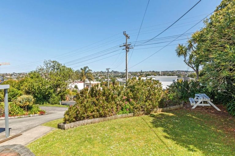 Photo of property in 35 Bayview Road, Browns Bay, Auckland, 0630