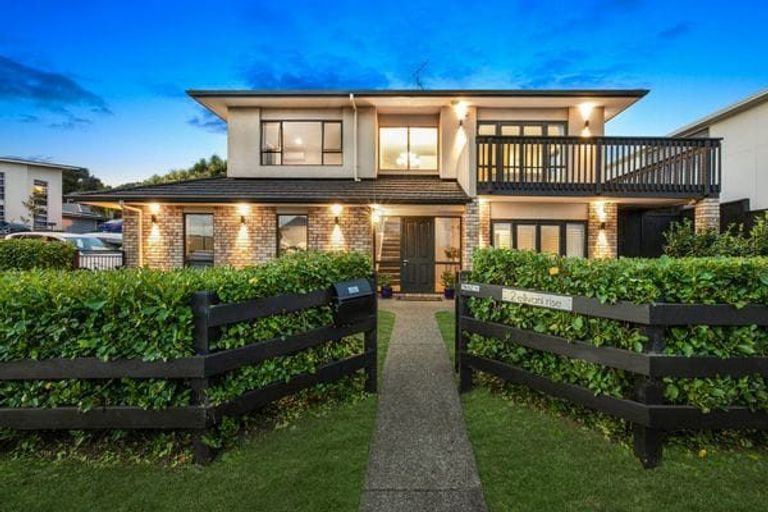 Photo of property in 2 Ellivani Rise, Pukekohe, 2120