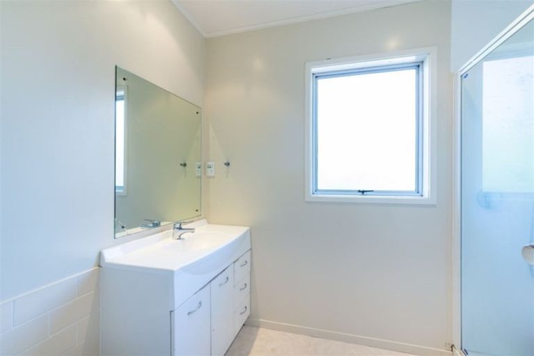 Photo of property in 37 Barlow Place, Chatswood, Auckland, 0626