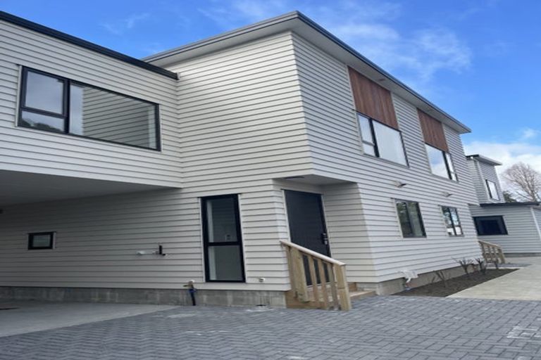 Photo of property in 43c Fitzherbert Avenue, West Harbour, Auckland, 0618