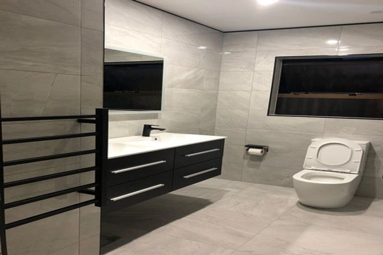 Photo of property in 30 Taupo Street, Green Bay, Auckland, 0604