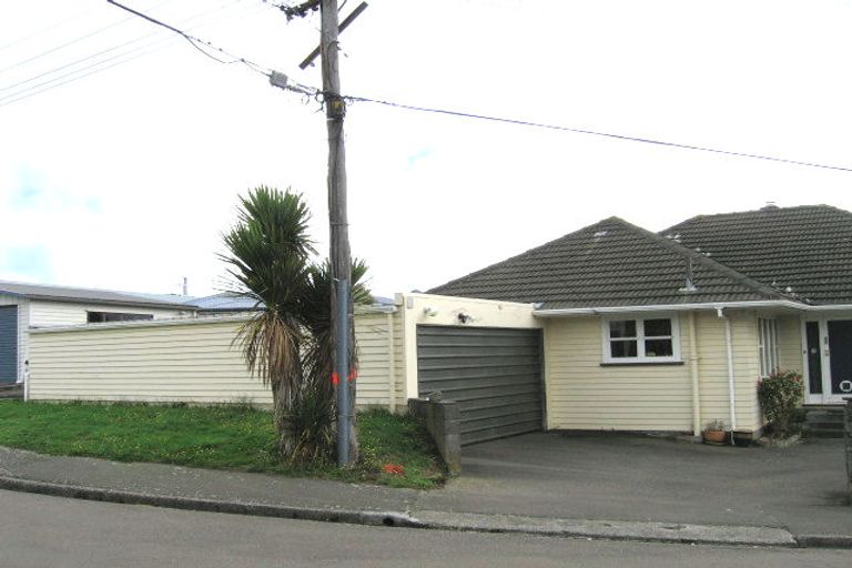 Photo of property in 37 Lynda Avenue, Paparangi, Wellington, 6037