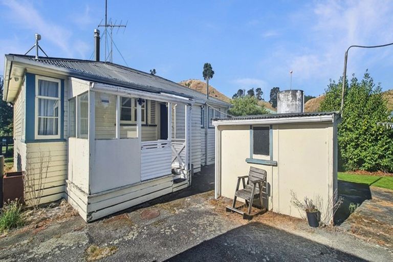 Photo of property in 6 Wilson Road, Hunterville, 4730