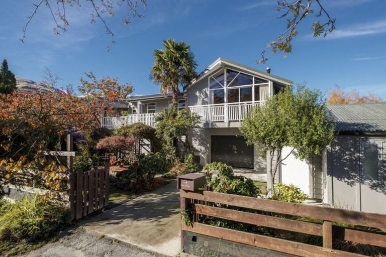 Photo of property in 2 Fox's Terrace, Arrowtown, 9302